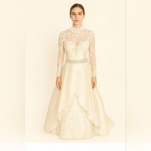 Stephen Yearick Ivory Lace Wedding Dress